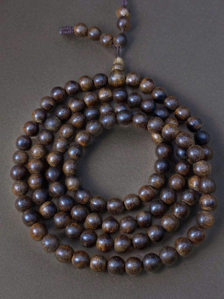 KIM QUY GIA BẢO – VÒNG TRẦM HƯƠNG 108 HẠT CHO NAM 🌿  Tinh hoa trầm hương Khánh Hòa – Bản lĩnh và may mắn trường tồn