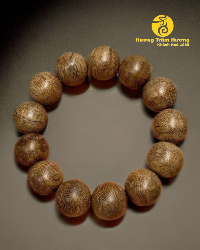 NGỌC THIÊN PHÁT BÁT – PHONG THÁI VÀ BẢN LĨNH CỦA PHÁI NAM  Tinh hoa trầm hương Khánh Hòa – Năng lượng nhẹ, bản sắc mạnh mẽ