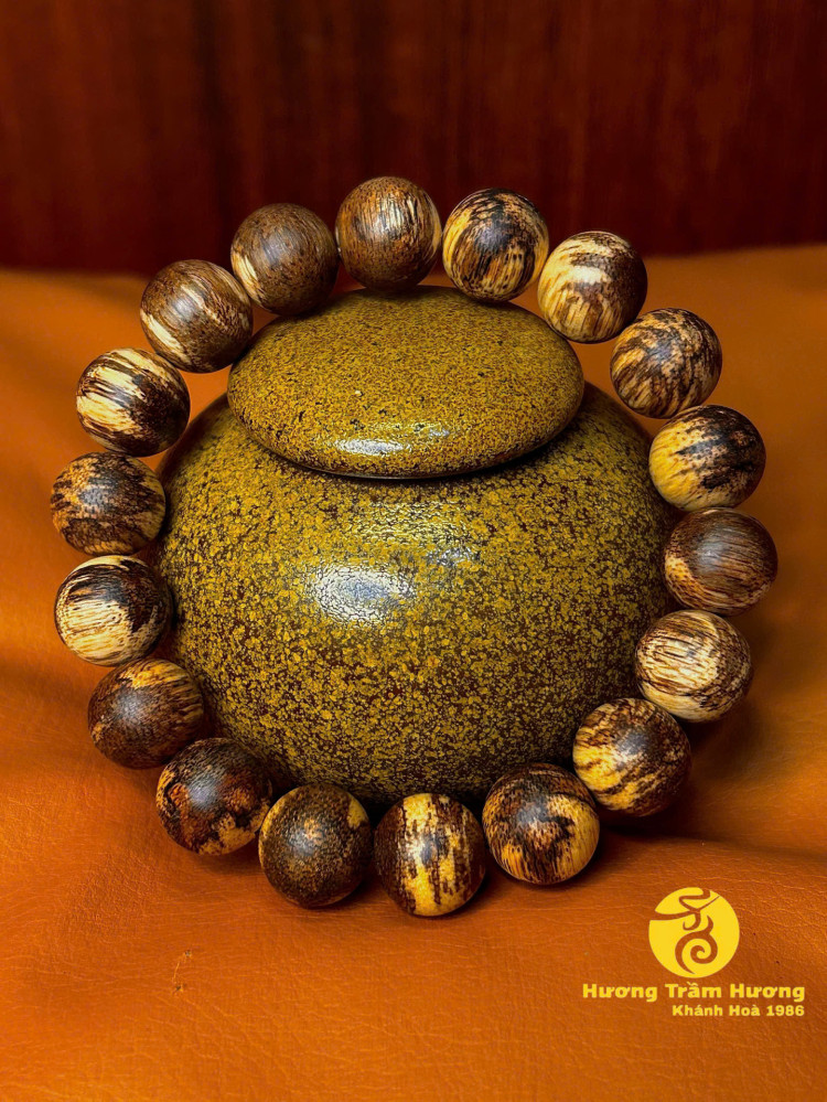 Vòng Trầm Hương Khánh Hòa 12 Ly Nam – Nam Thiên Tư