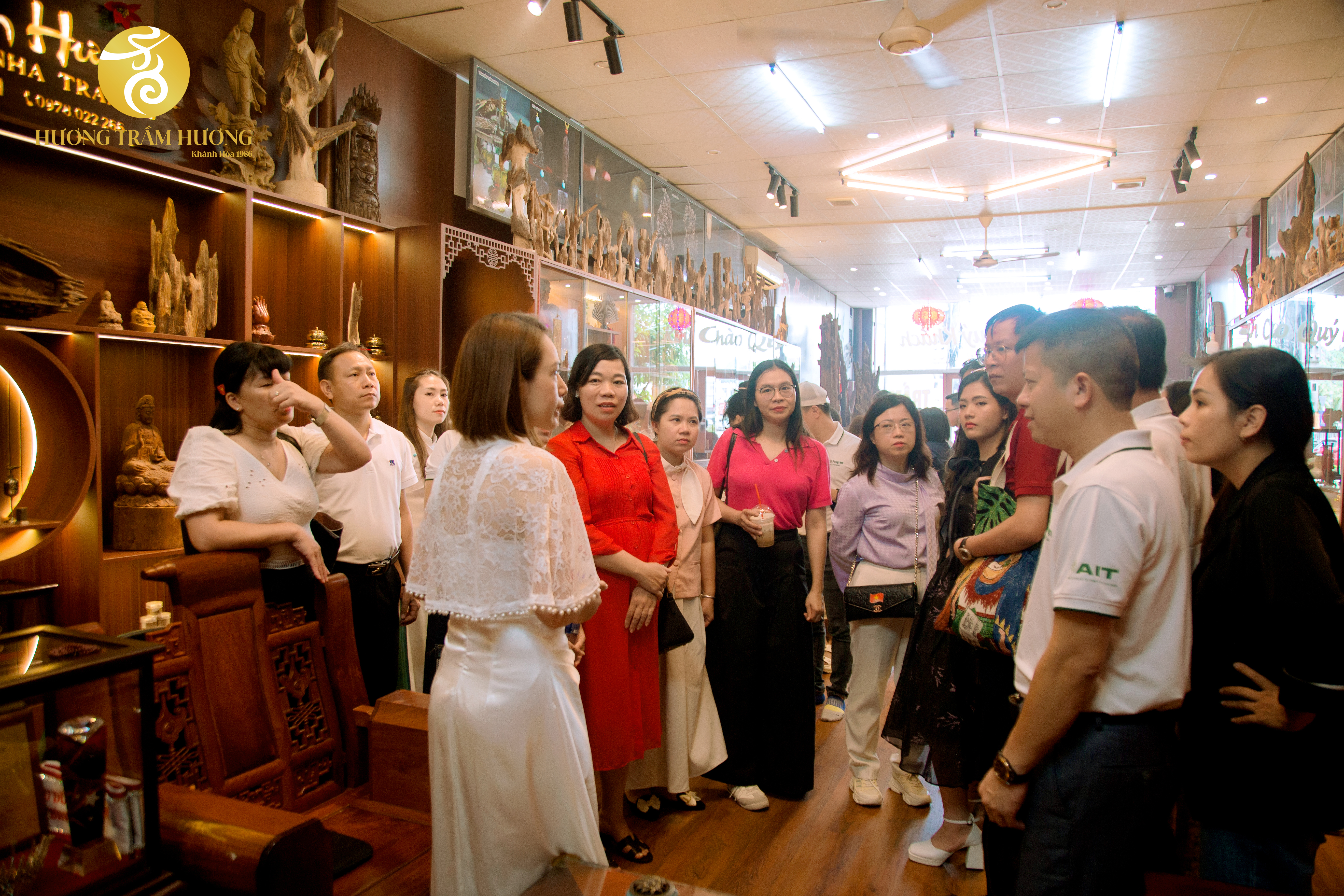 Lấy con người làm gốc, giữ đạo trong nghề