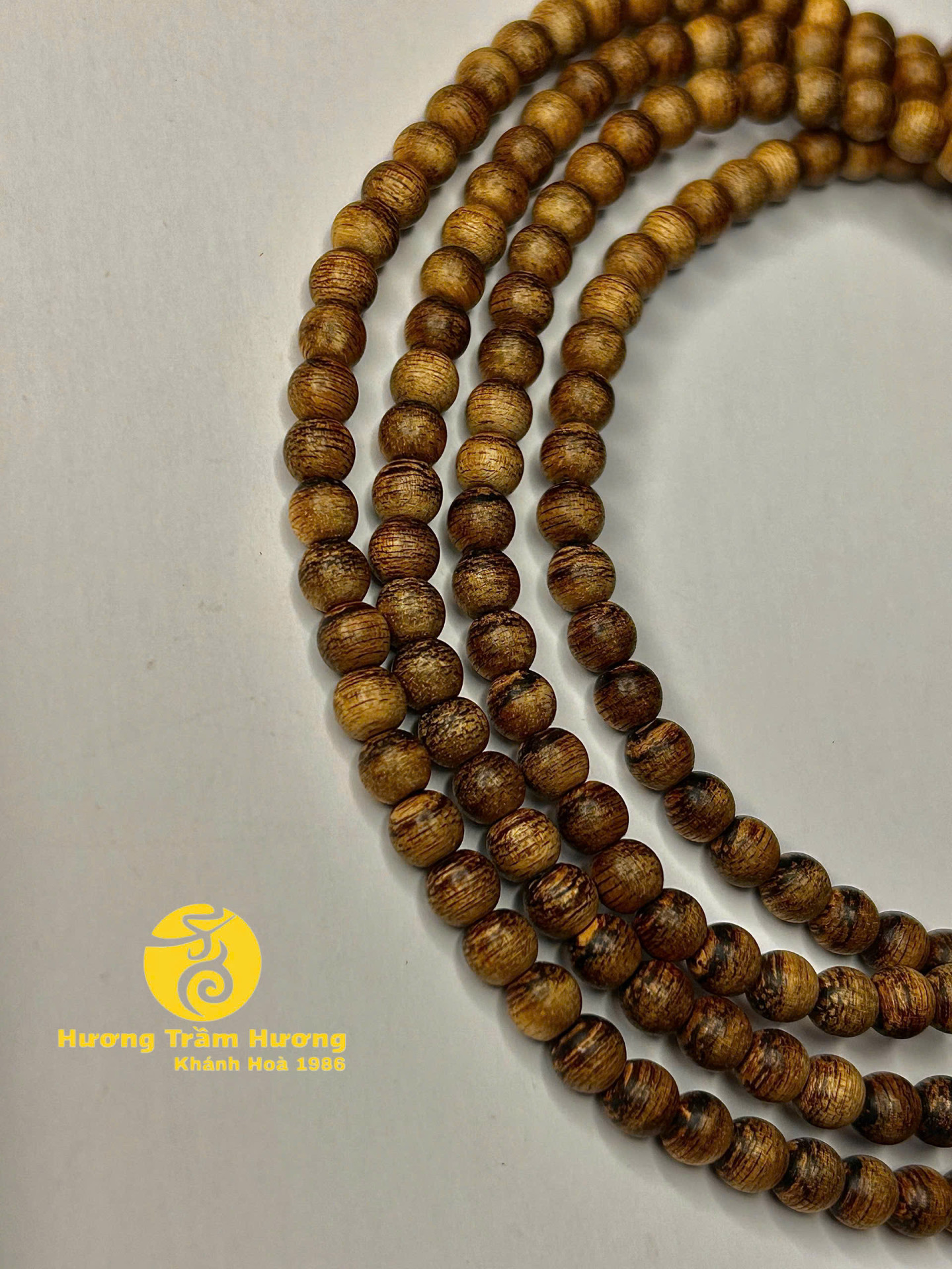 Vòng Trầm Hương 216 Hạt 4 Ly Hương Mộc Kim Tiền – Trầm Bông Dầu Tự Nhiên Với Mùi Hương Sâu Và Thanh