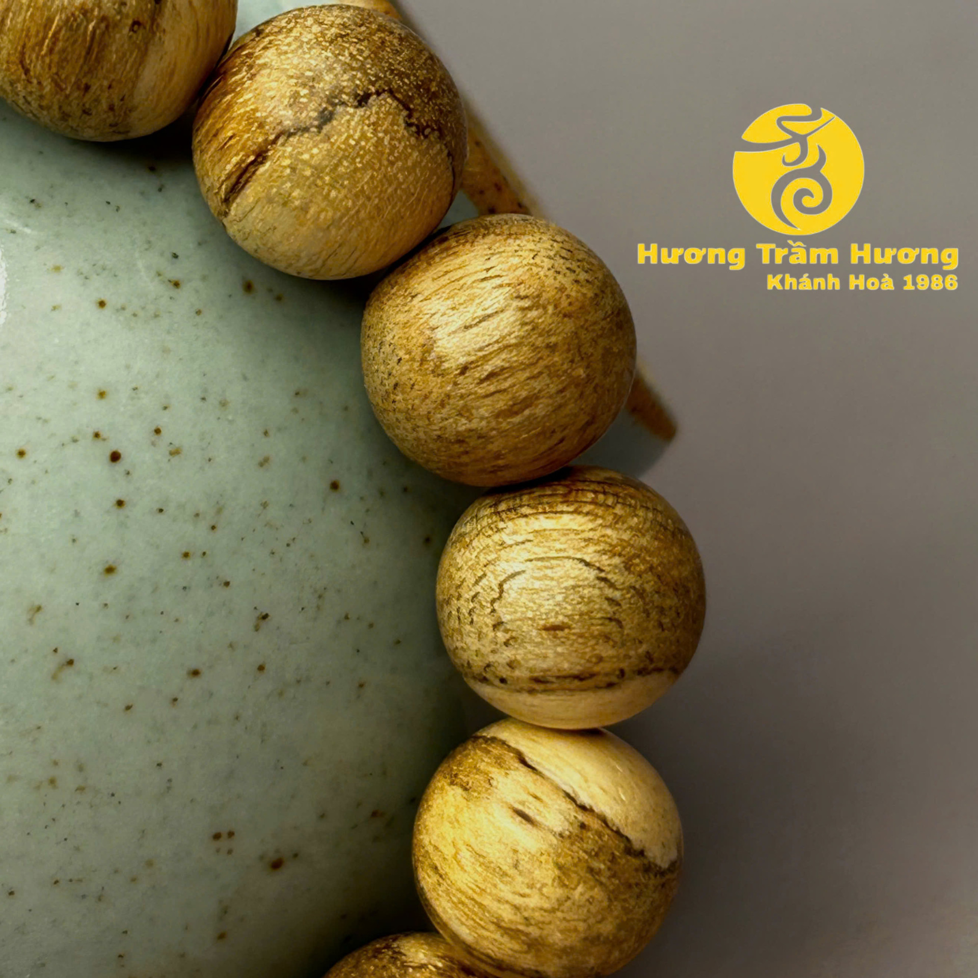 Vòng Trầm Hương Kim Lộc 12 Ly