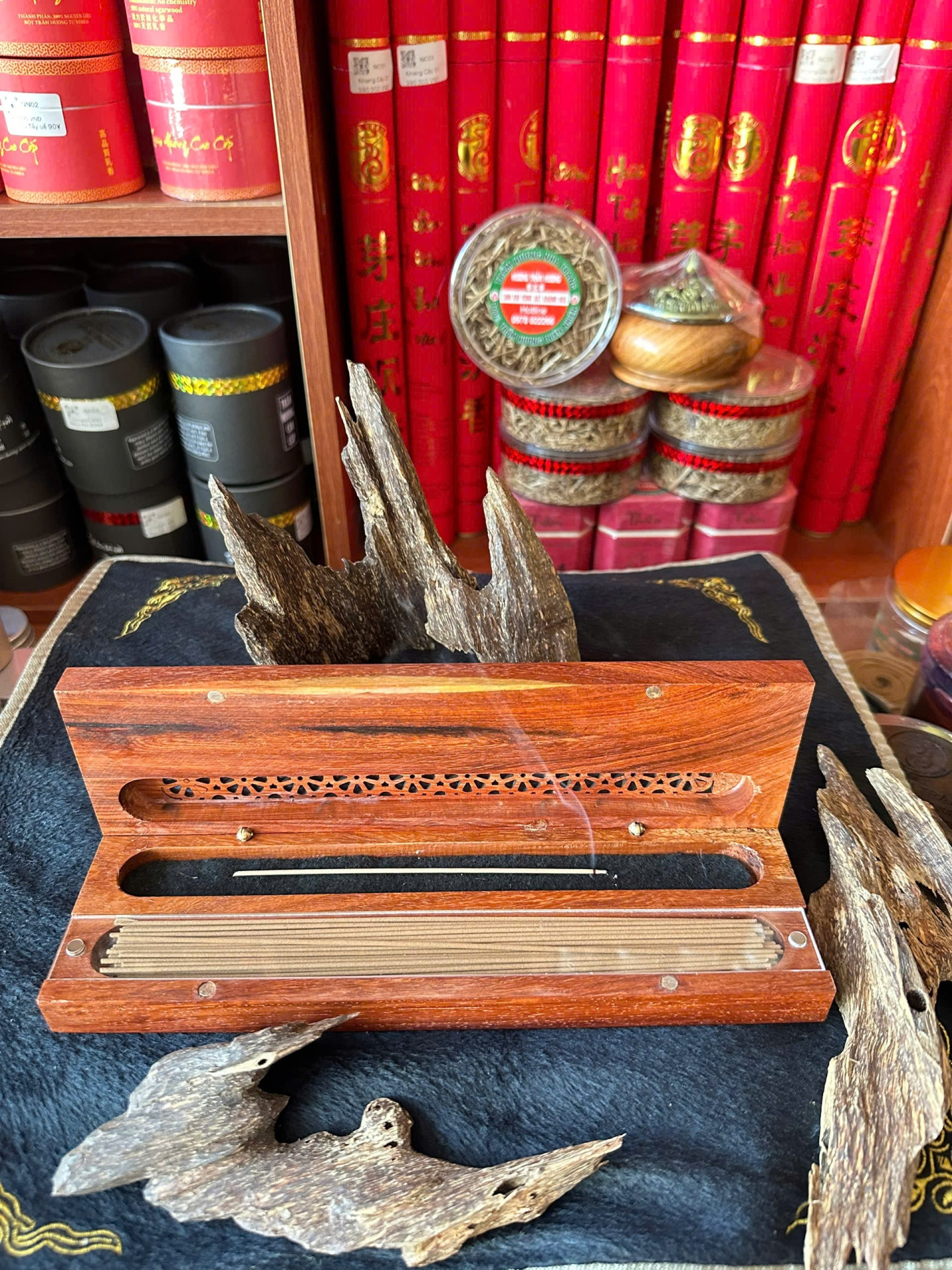 Nhang Trầm Doanh Nhân Không Tim