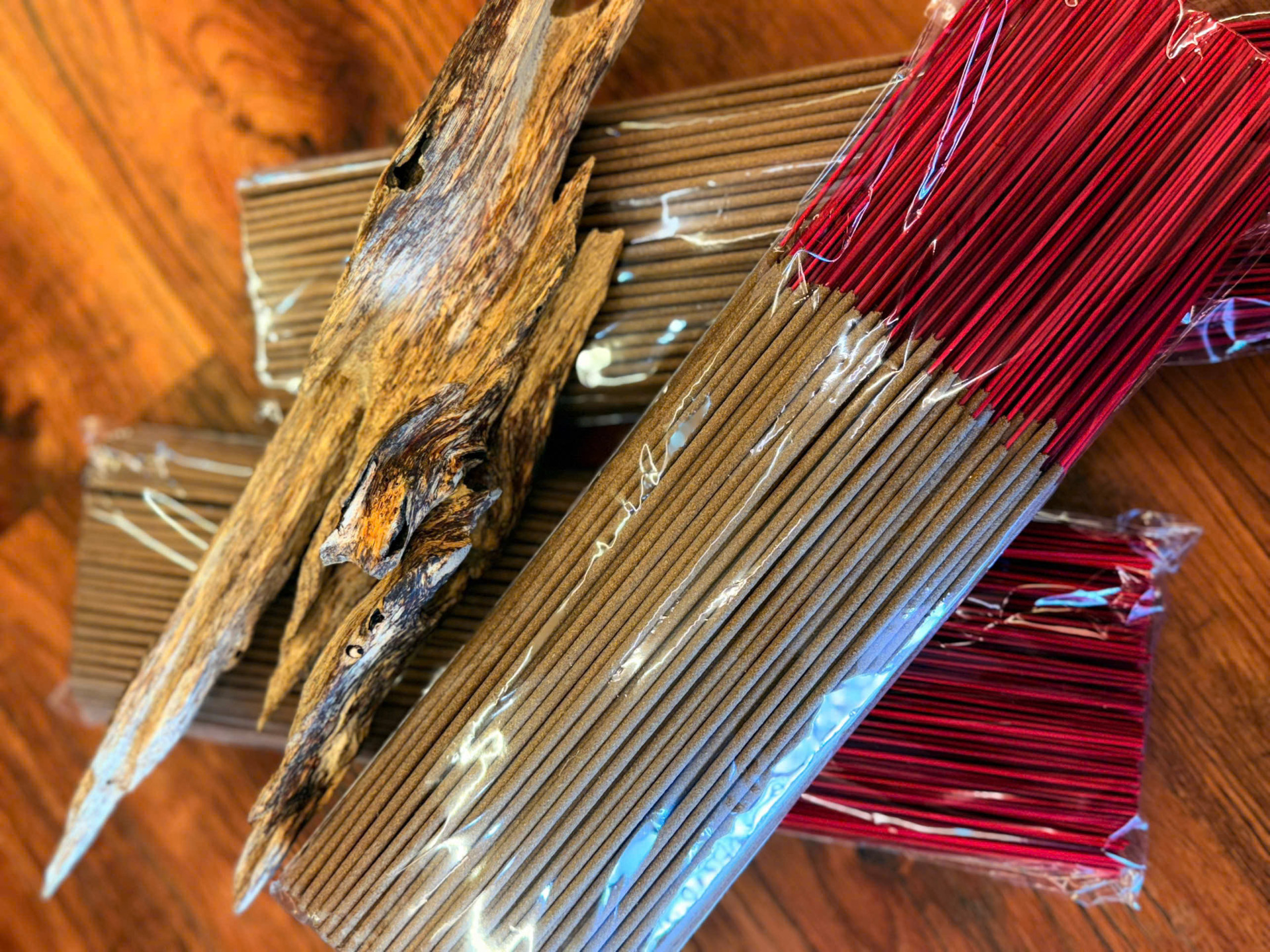 Nhang Trầm Gia Tiên Tài Lộc