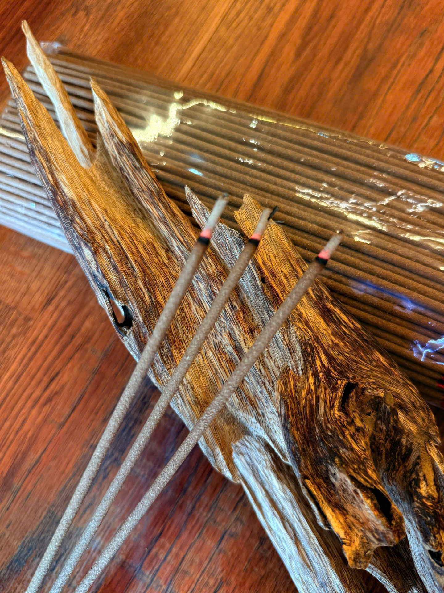 Nhang Trầm Gia Tiên Tài Lộc