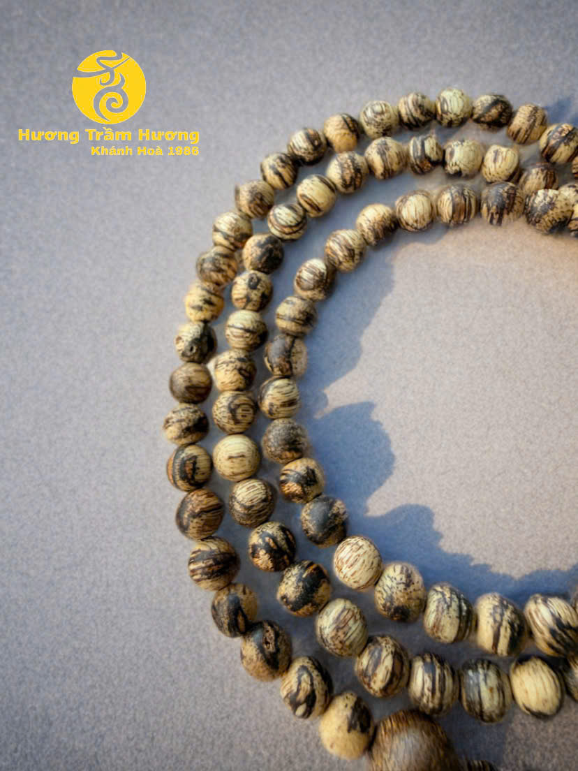 LỤC DIỆP BẢO CHÂU – VẺ ĐẸP TỪ NHỮNG DẤU ẤN RIÊNG  Vòng trầm hương nữ 108 hạt – Tinh