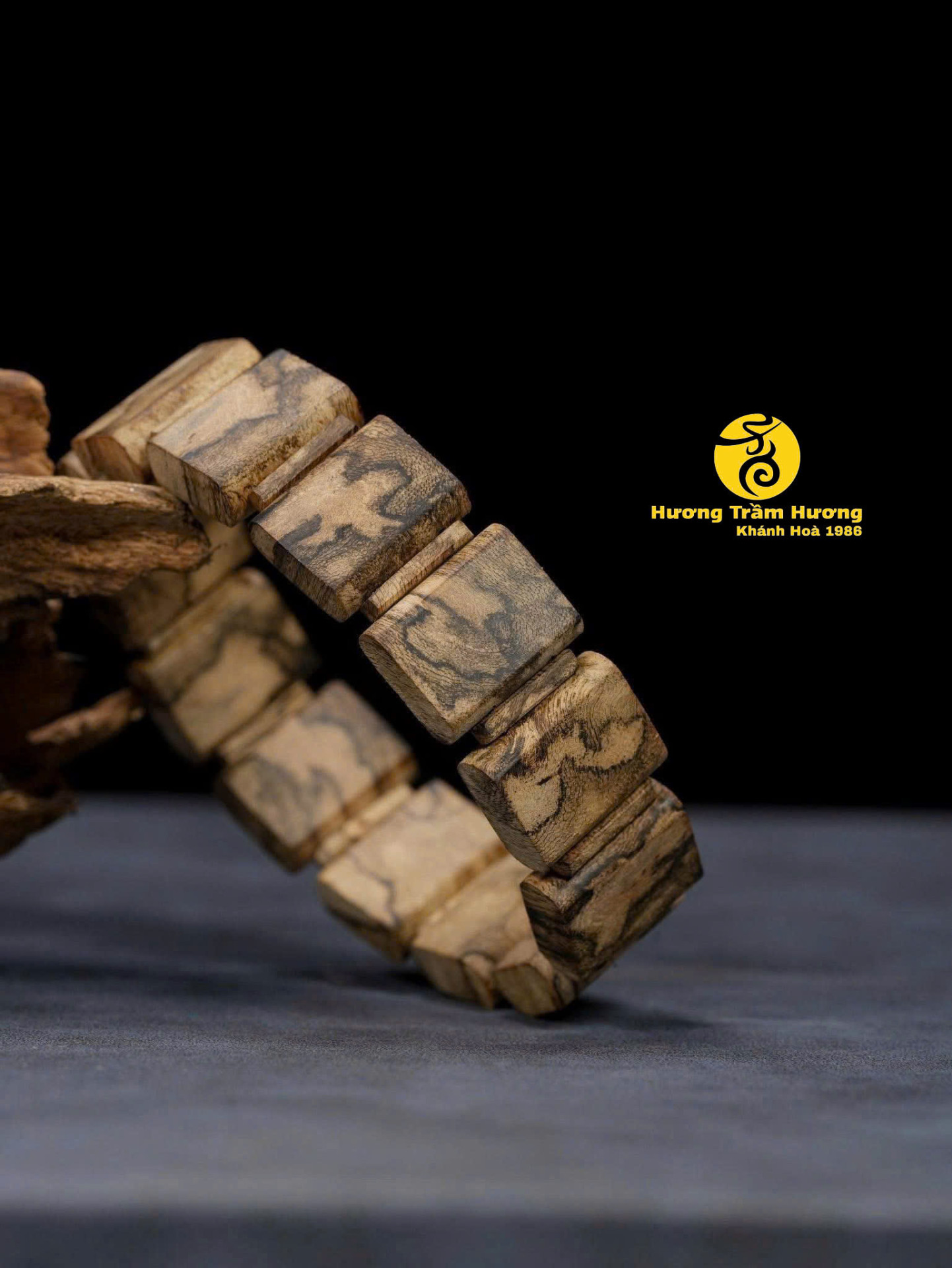 Kim Điểu Ưng – Vẻ đẹp của bản lĩnh và sự tự do trong từng hạt trầm