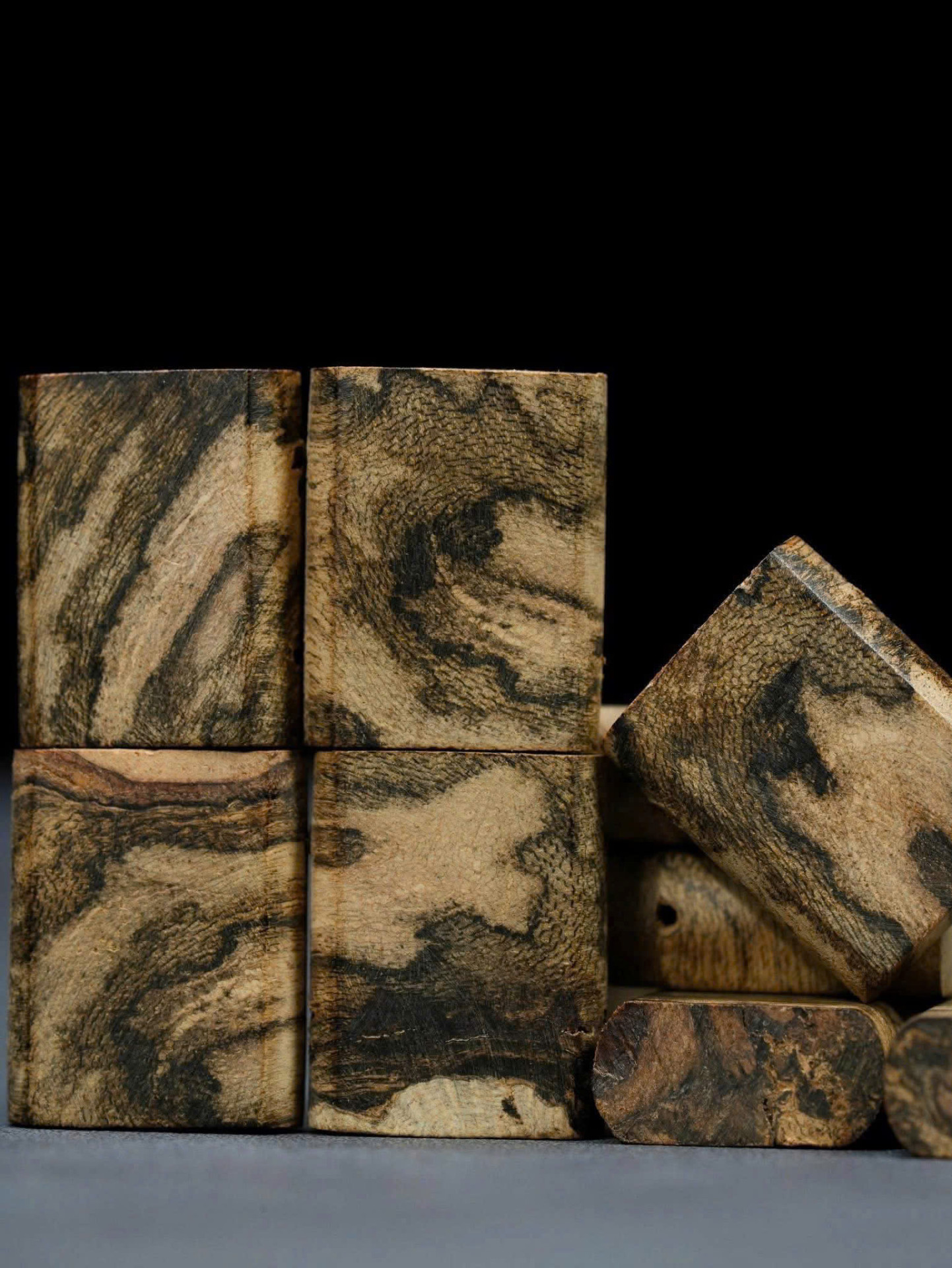 Kim Điểu Ưng – Vẻ đẹp của bản lĩnh và sự tự do trong từng hạt trầm